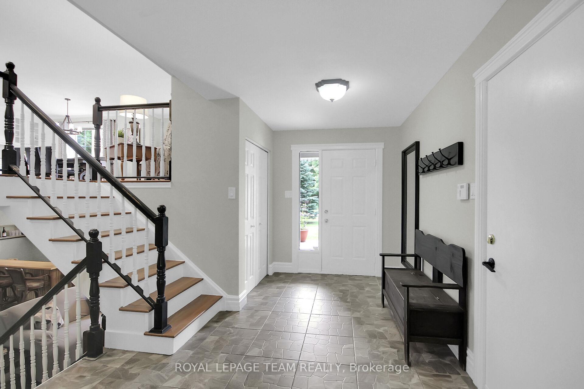 Photo 3 of 3317 Wild Cherry Drive, Ottawa, Osgoode — HOMEH