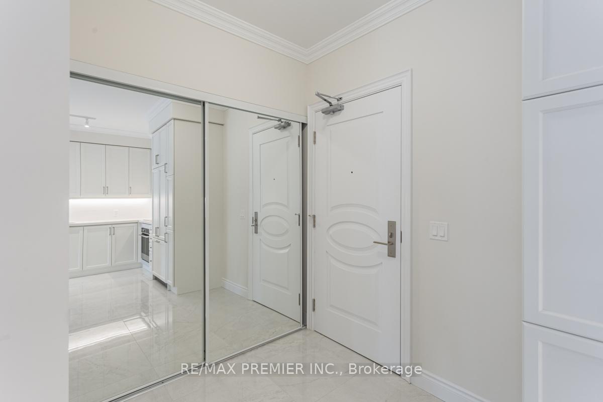 Photo 4 of Unit 211, 9075 Jane Street, Vaughan, Concord — HOMEH