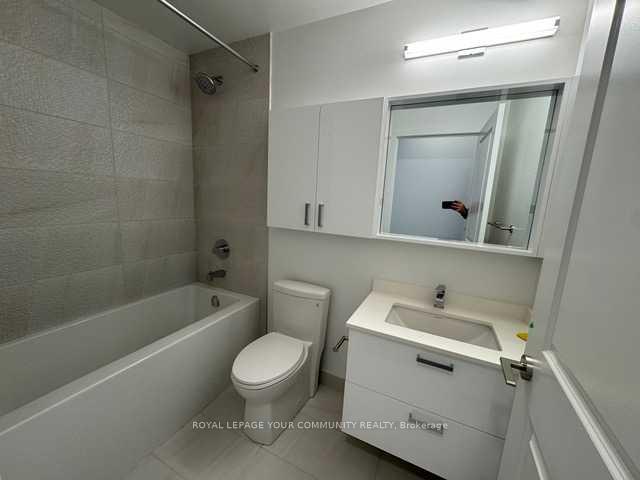 Photo 7 of Unit 410, 30 Upper Mall Way, Vaughan, Brownridge — HOMEH