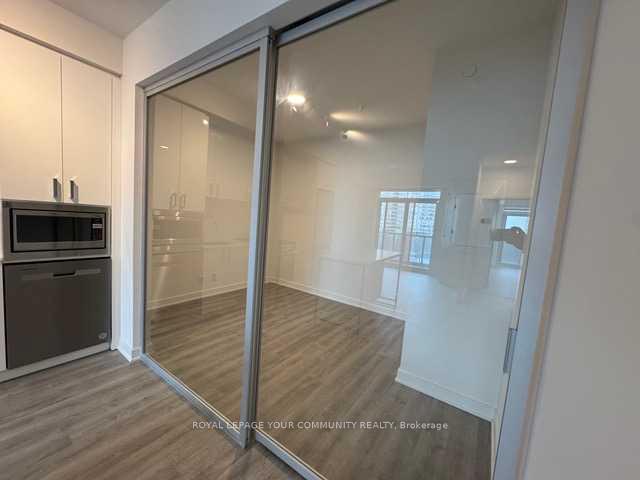 Photo 9 of Unit 410, 30 Upper Mall Way, Vaughan, Brownridge — HOMEH