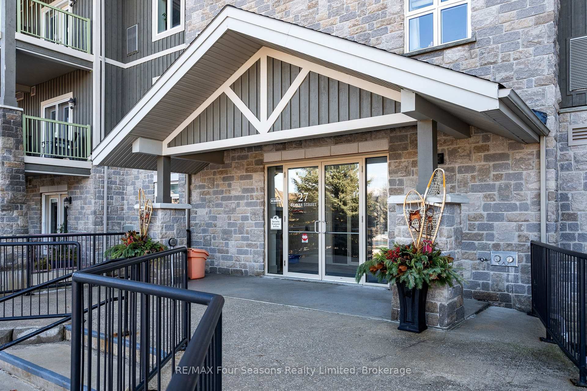 Photo 2 of Unit 305, 27 Beaver Street S, Blue Mountains — HOMEH