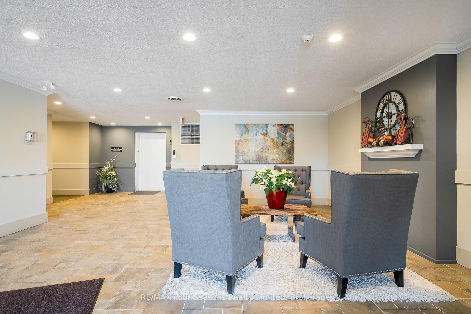 Photo 3 of Unit 305, 27 Beaver Street S, Blue Mountains — HOMEH