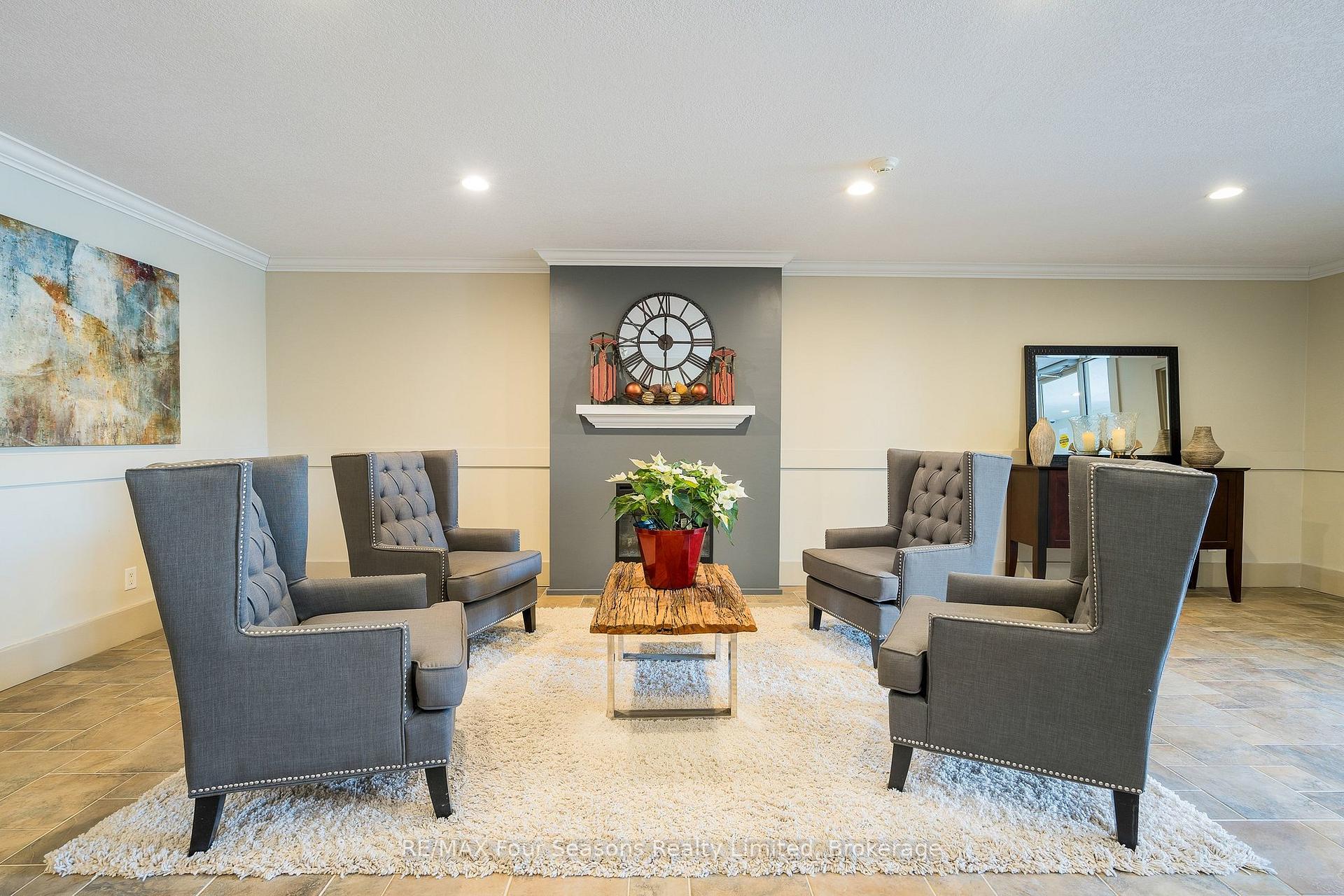 Photo 6 of Unit 305, 27 Beaver Street S, Blue Mountains — HOMEH