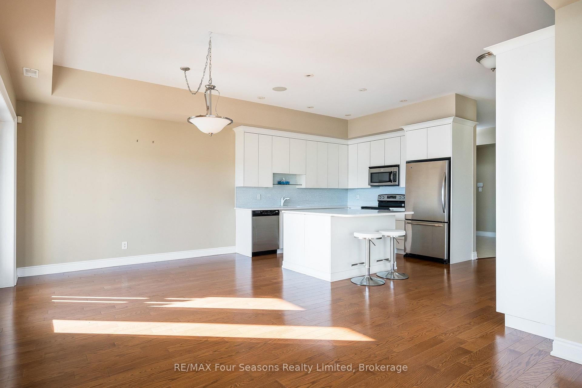 Photo 8 of Unit 305, 27 Beaver Street S, Blue Mountains — HOMEH