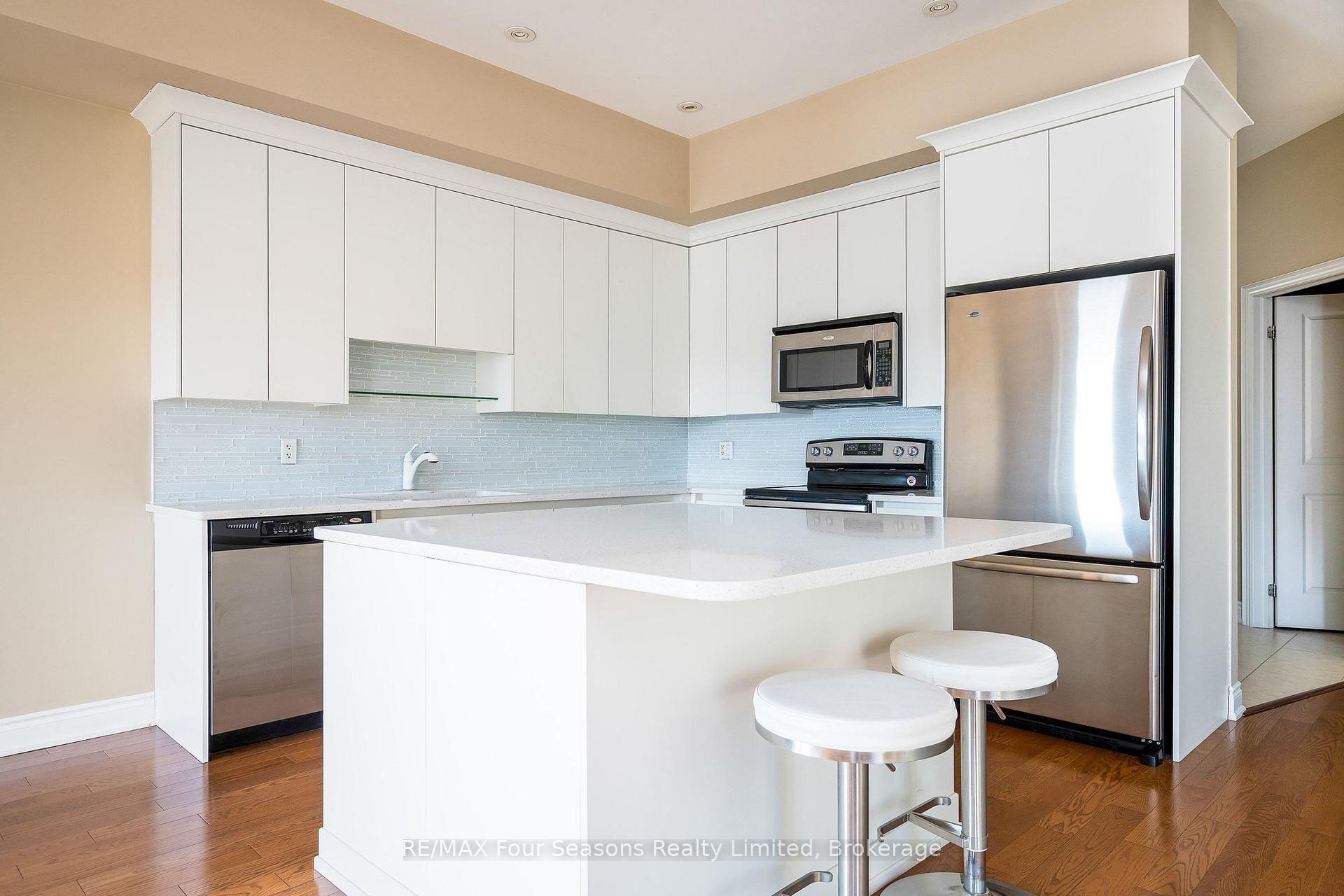 Photo 13 of Unit 305, 27 Beaver Street S, Blue Mountains — HOMEH