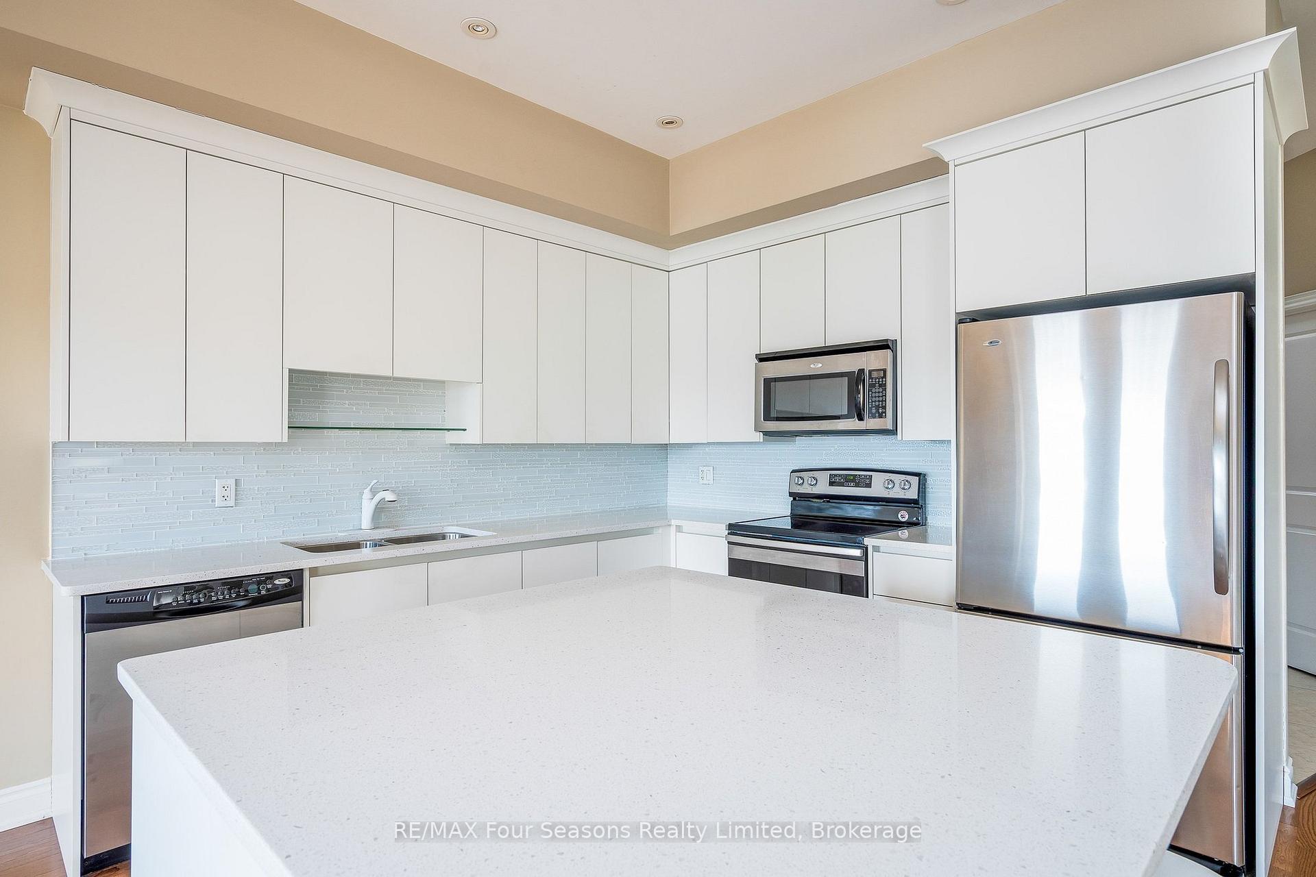 Photo 25 of Unit 305, 27 Beaver Street S, Blue Mountains — HOMEH