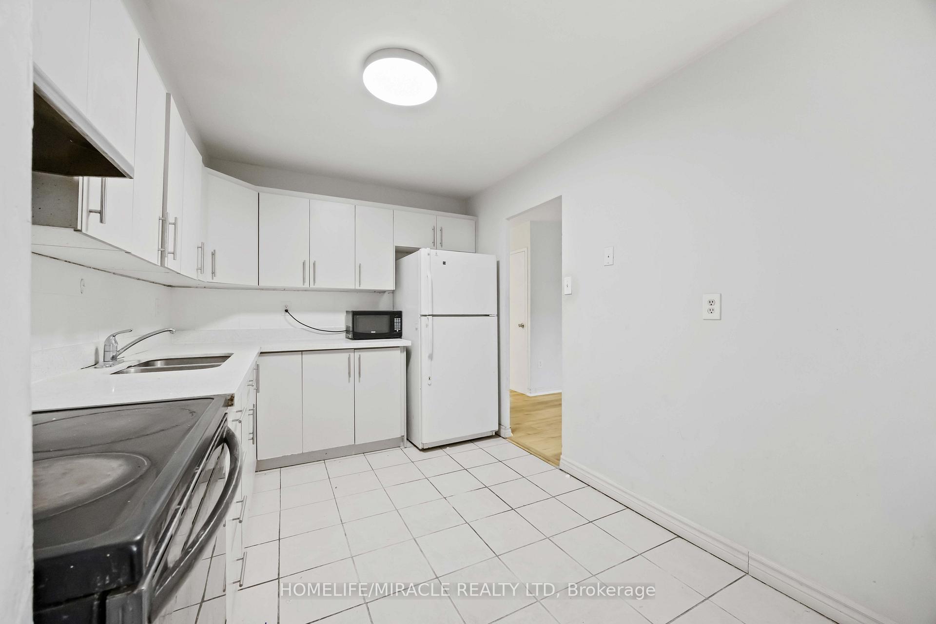 Photo 4 of Unit 1008, 60 Stevenson Road, Etobicoke, Mount Olive-Silverstone-Jamestown — HOMEH