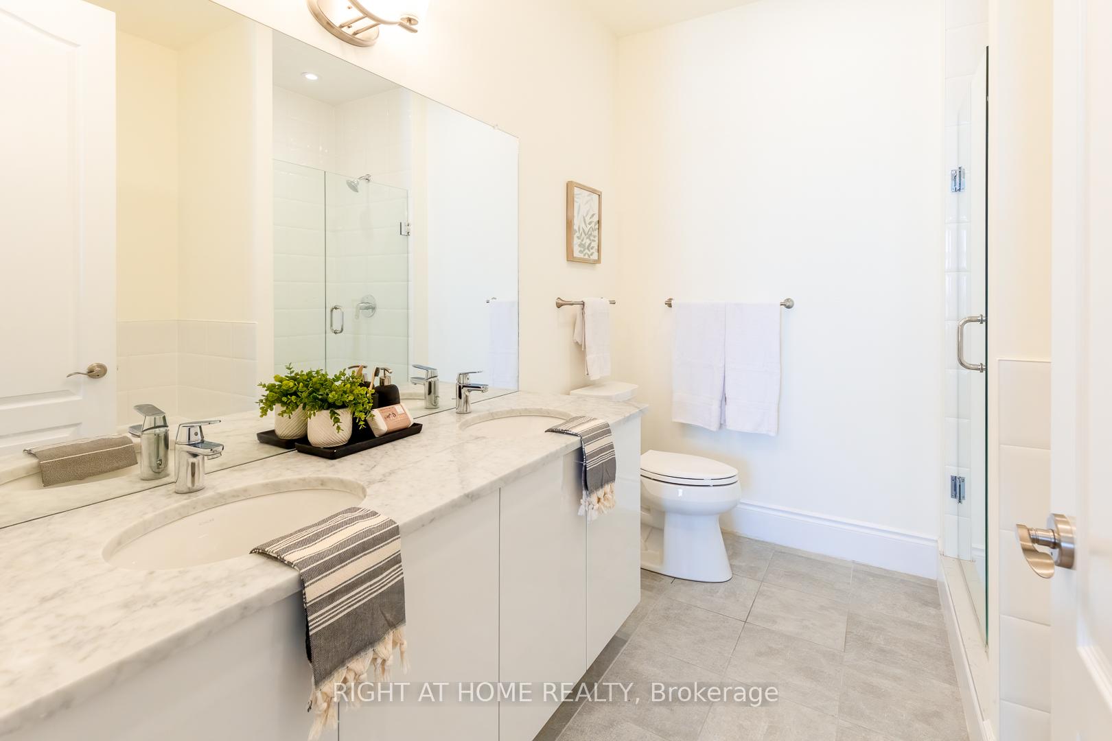 Photo 8 of Unit 705, 90 Orchard Point Road, Orillia — HOMEH