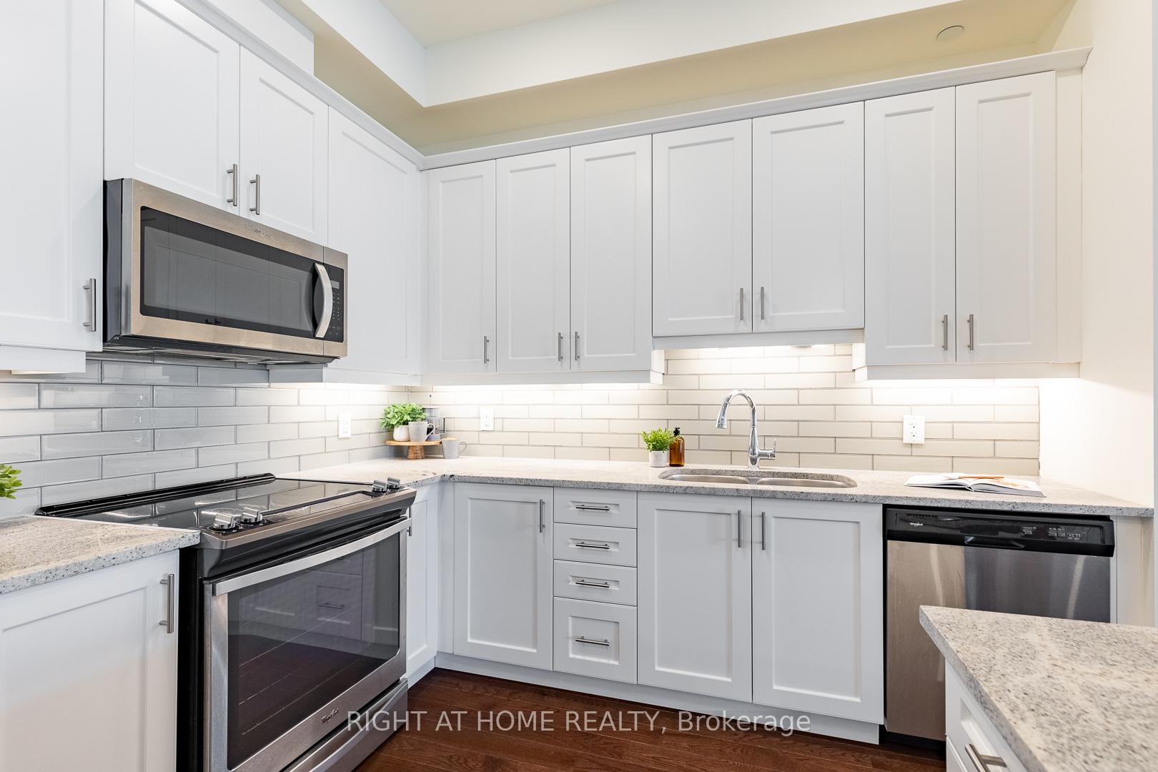 Photo 14 of Unit 705, 90 Orchard Point Road, Orillia — HOMEH