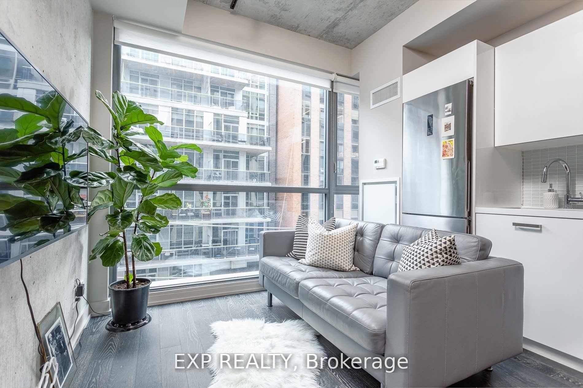 Front of Unit 416, 39 Brant Street