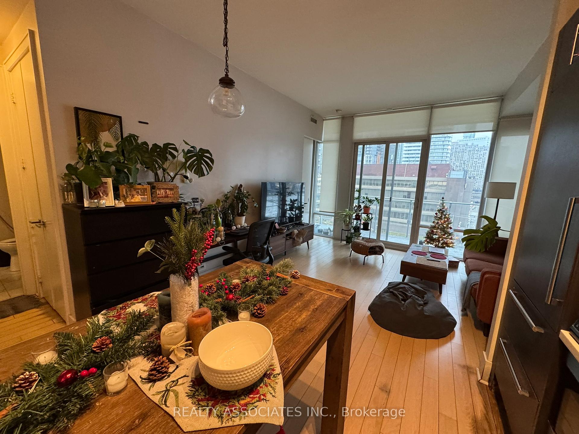 Front of Unit 725, 29 Queens Quay E