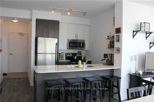 Front of Unit 1004, 530 St Clair Avenue