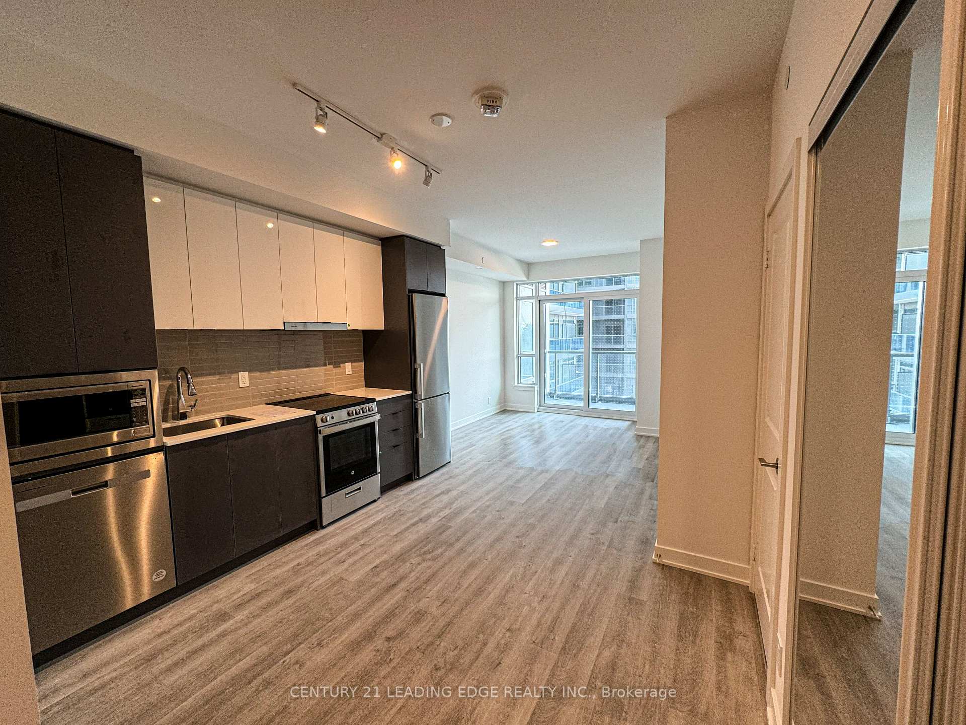 Photo 2 of Unit B424, 50 Upper Mall Way, Vaughan, Brownridge — HOMEH