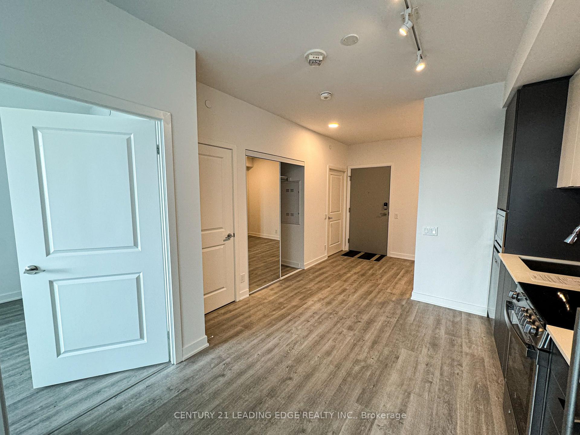 Photo 9 of Unit B424, 50 Upper Mall Way, Vaughan, Brownridge — HOMEH