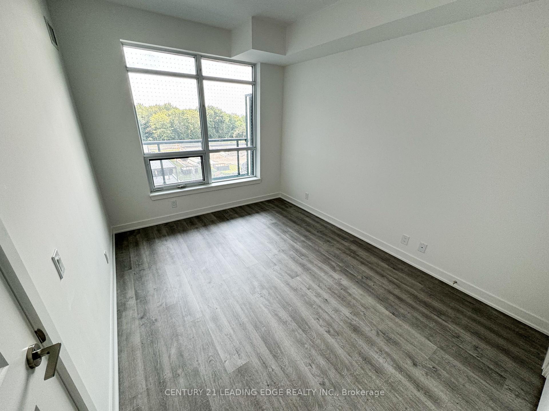 Photo 4 of Unit B424, 50 Upper Mall Way, Vaughan, Brownridge — HOMEH