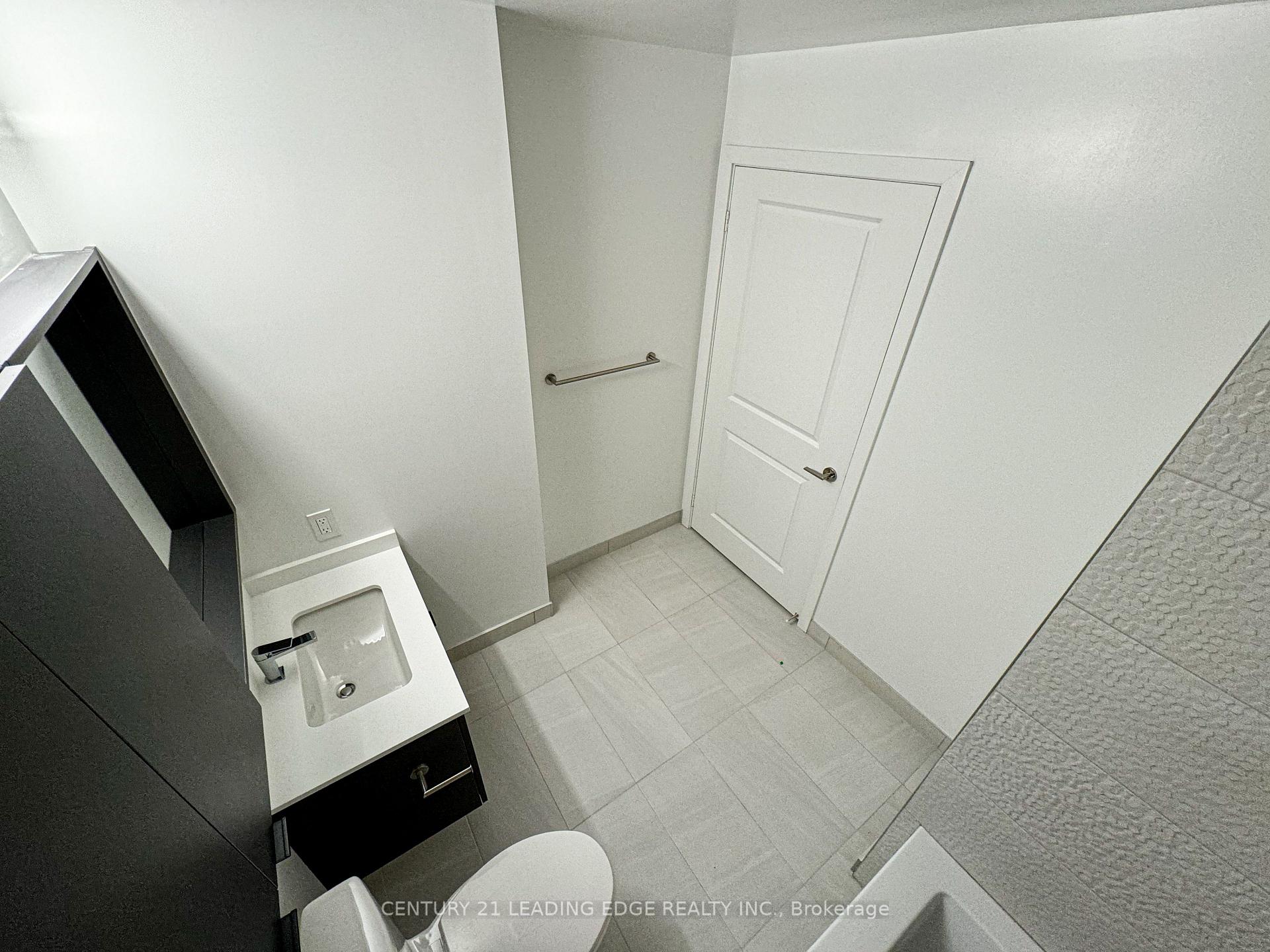 Photo 5 of Unit B424, 50 Upper Mall Way, Vaughan, Brownridge — HOMEH