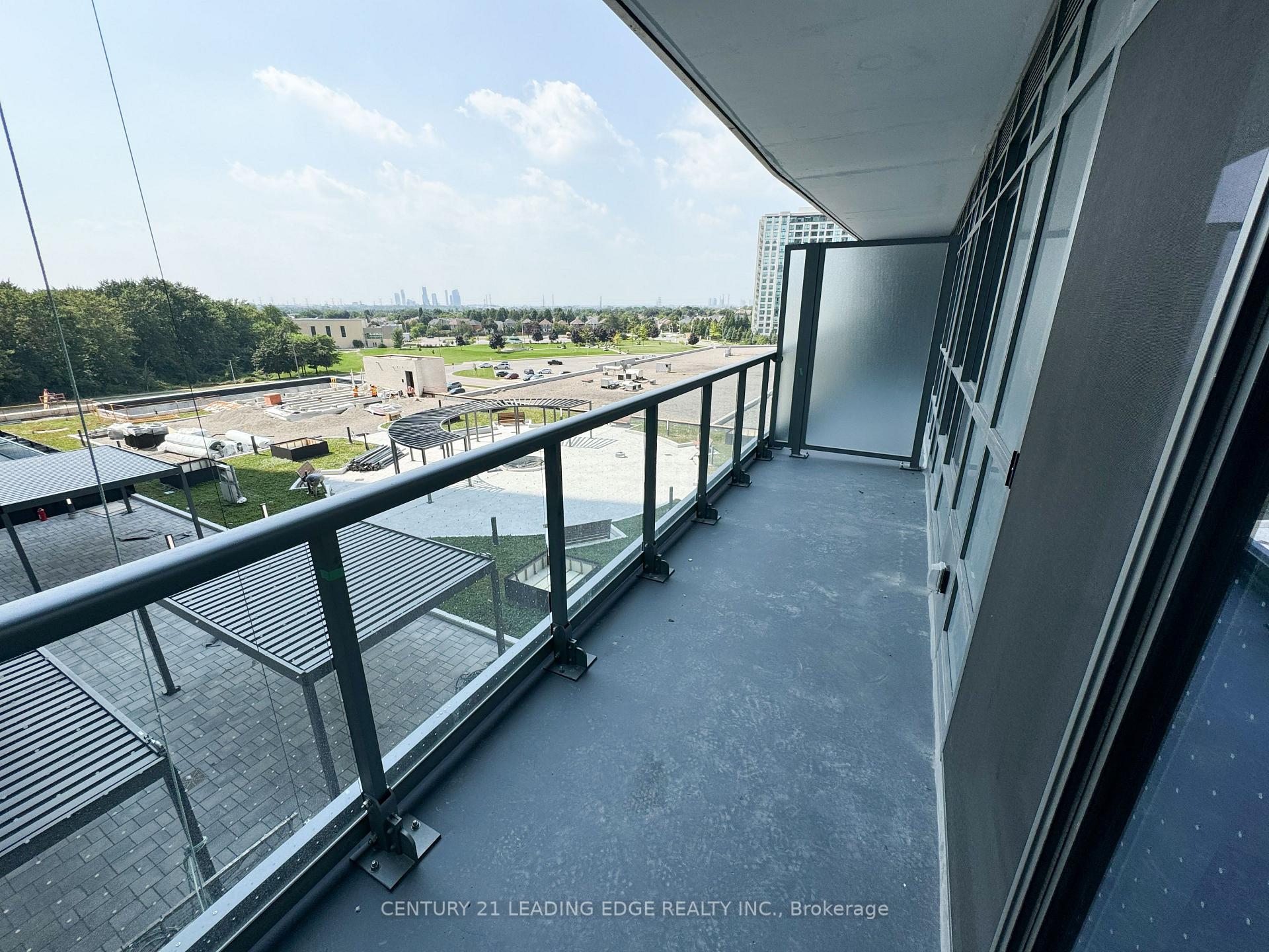 Photo 8 of Unit B424, 50 Upper Mall Way, Vaughan, Brownridge — HOMEH