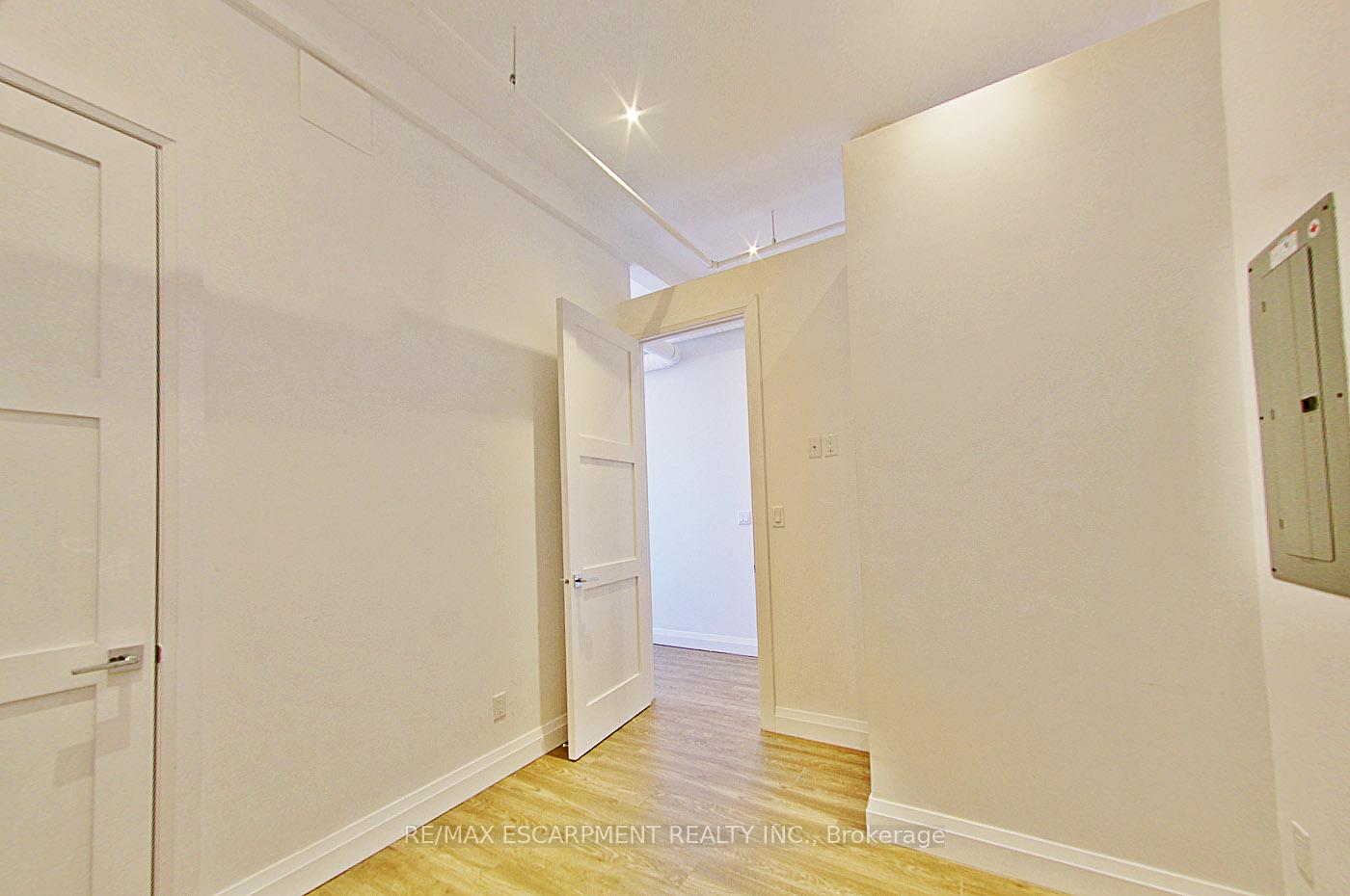 Photo 6 of Unit 328, 220 Dundurn Street S, Hamilton, Kirkendall — HOMEH
