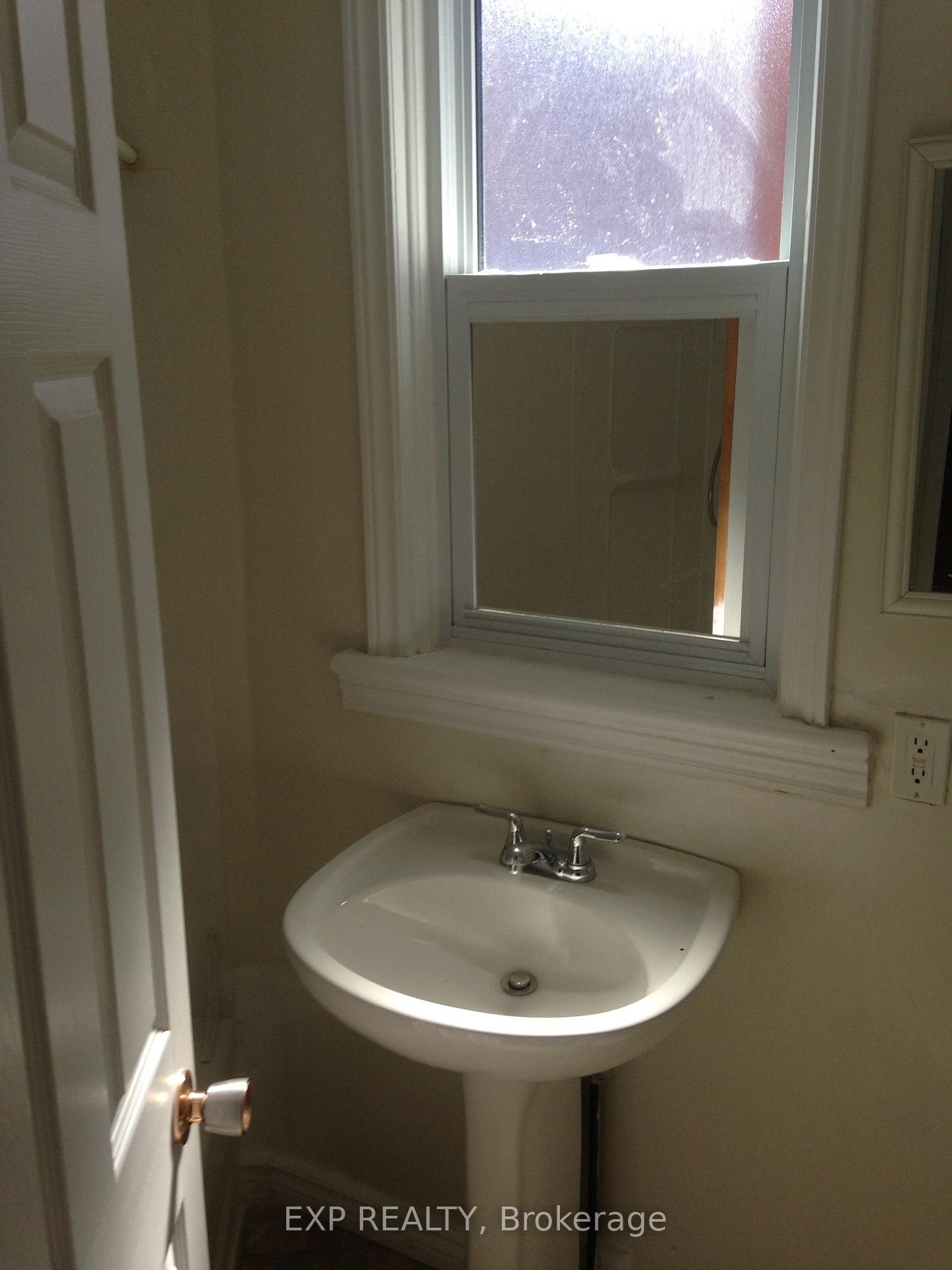 Photo 5 of 37 York Street, Cornwall — HOMEH