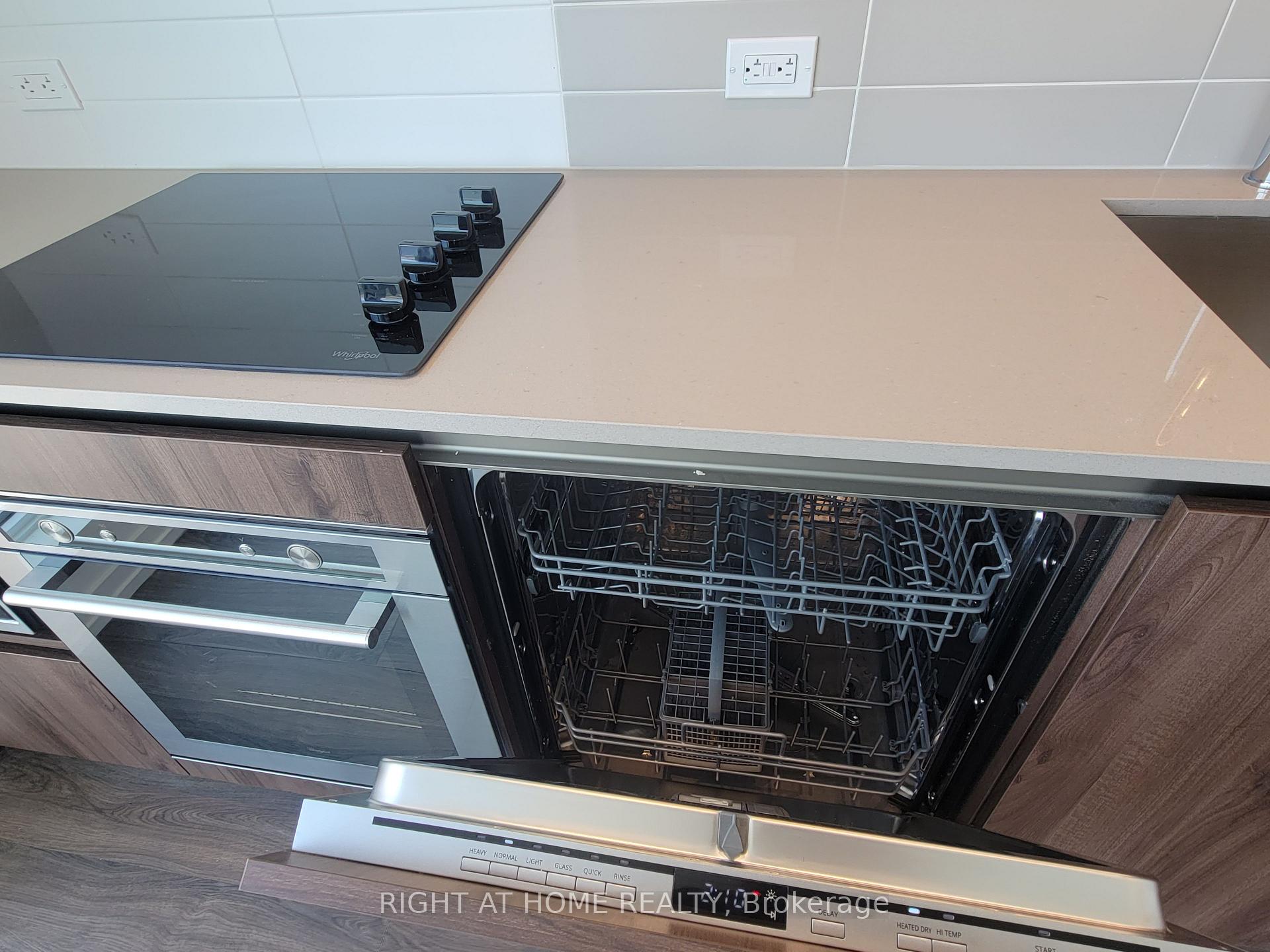 Photo 11 of Unit 2809, 7890 Jane Street, Vaughan, Vaughan Corporate Centre — HOMEH