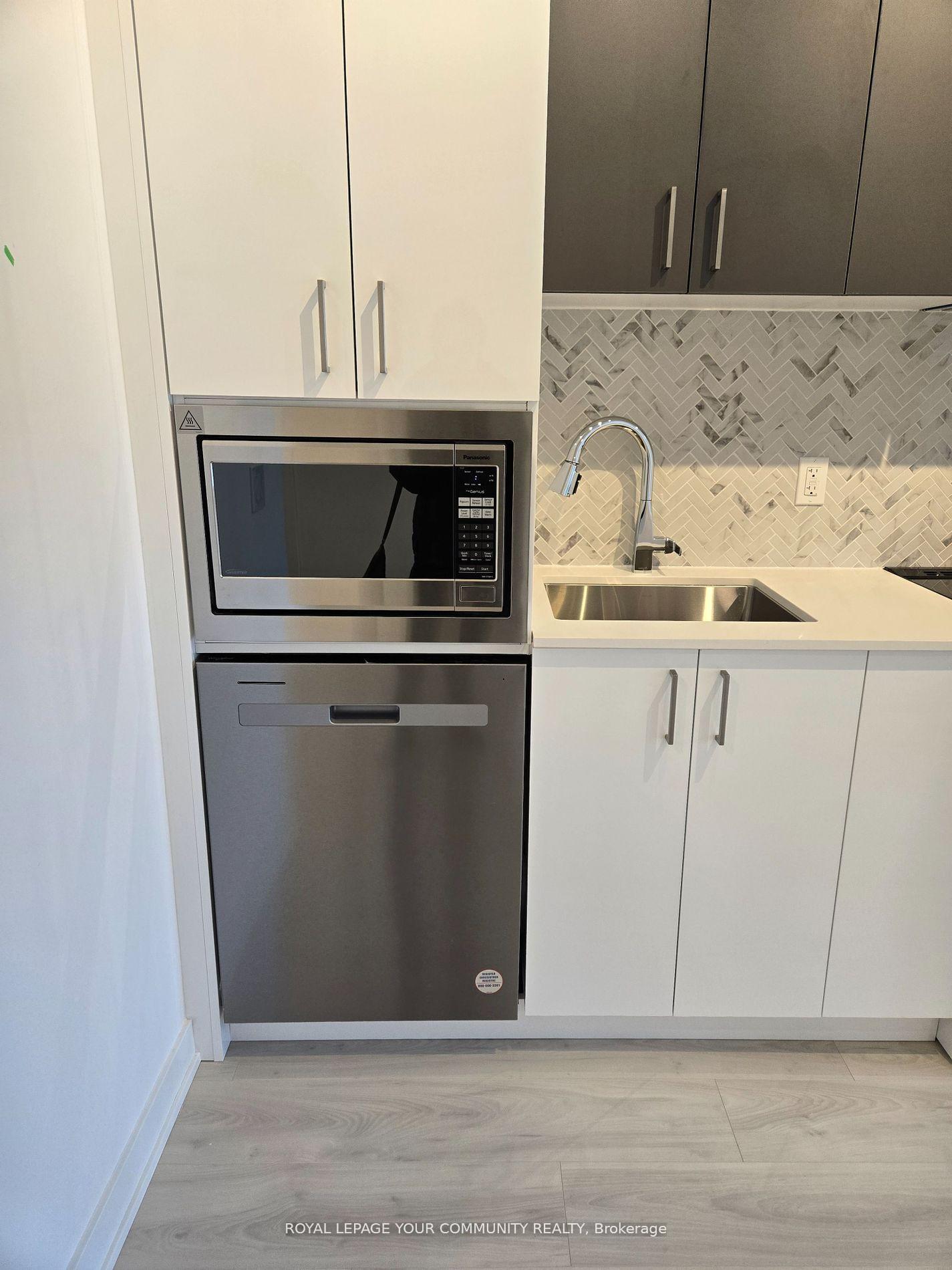 Photo 3 of Unit 511A, 30 Upper Mall Way, Vaughan, Brownridge — HOMEH
