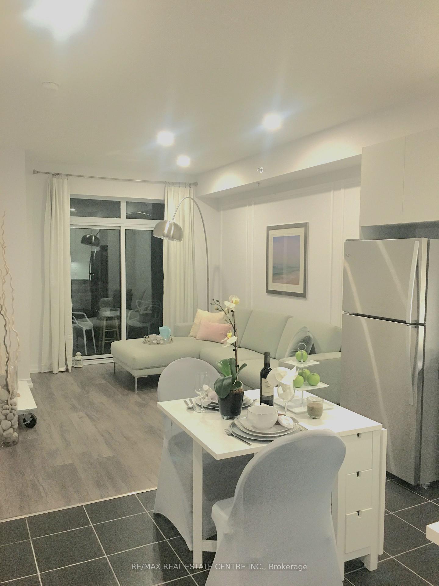 Photo of Unit 402, 2490 Old Bronte Road