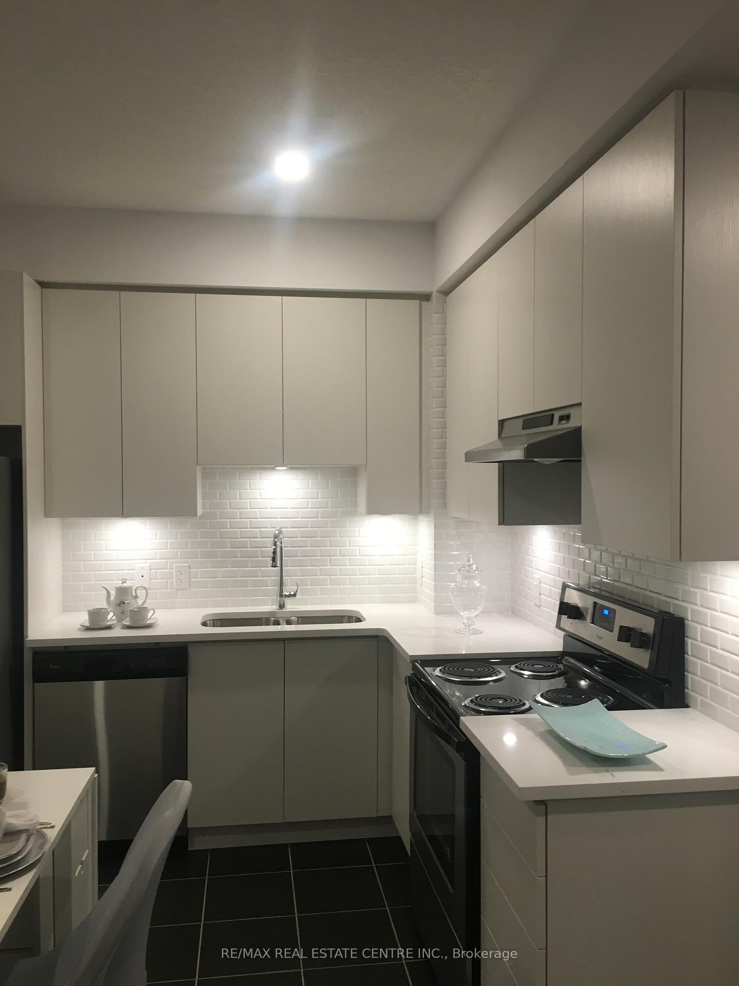 Photo 2 of Unit 402, 2490 Old Bronte Road, Oakville, Westmount — HOMEH
