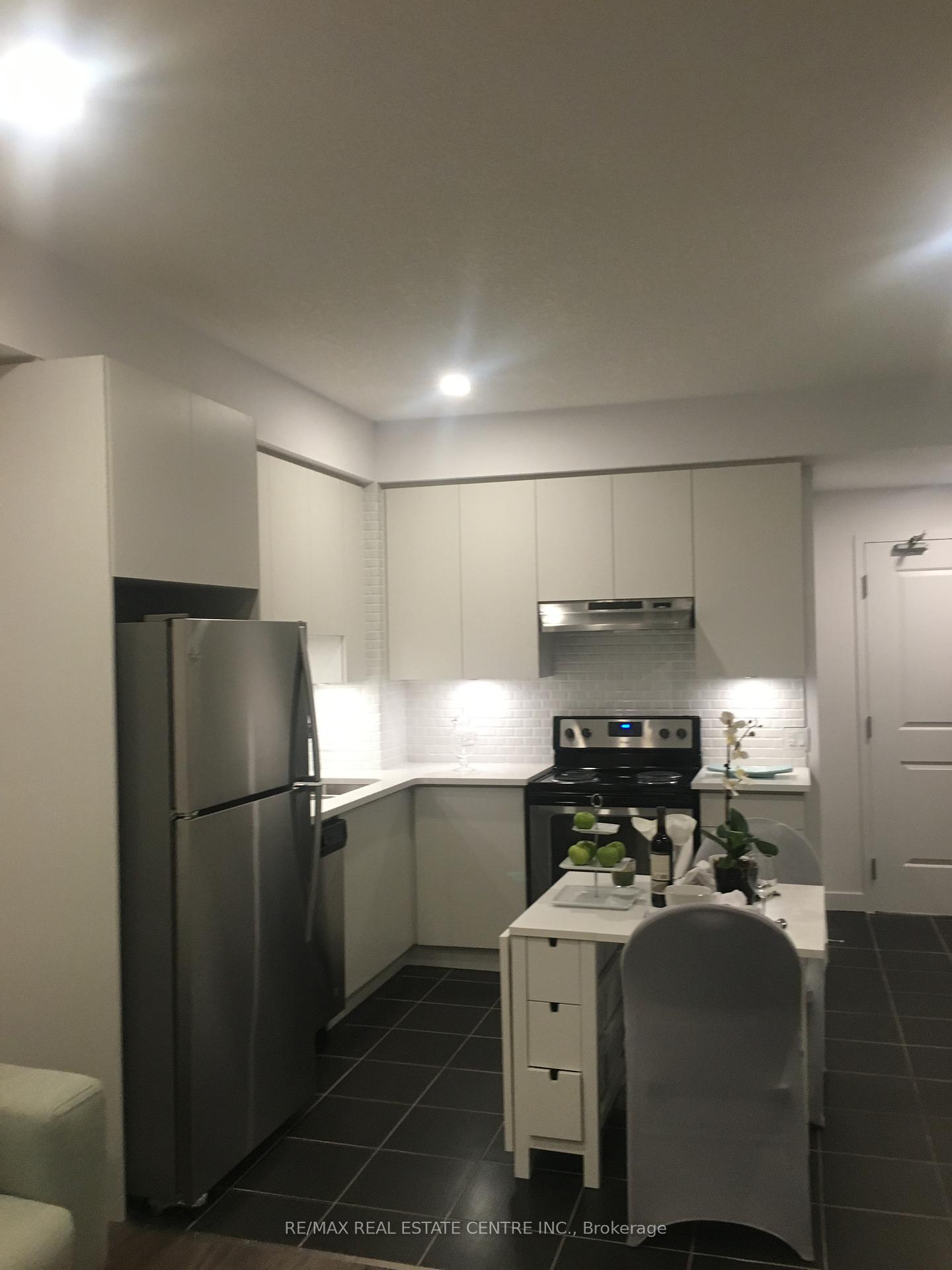 Photo 3 of Unit 402, 2490 Old Bronte Road, Oakville, Westmount — HOMEH