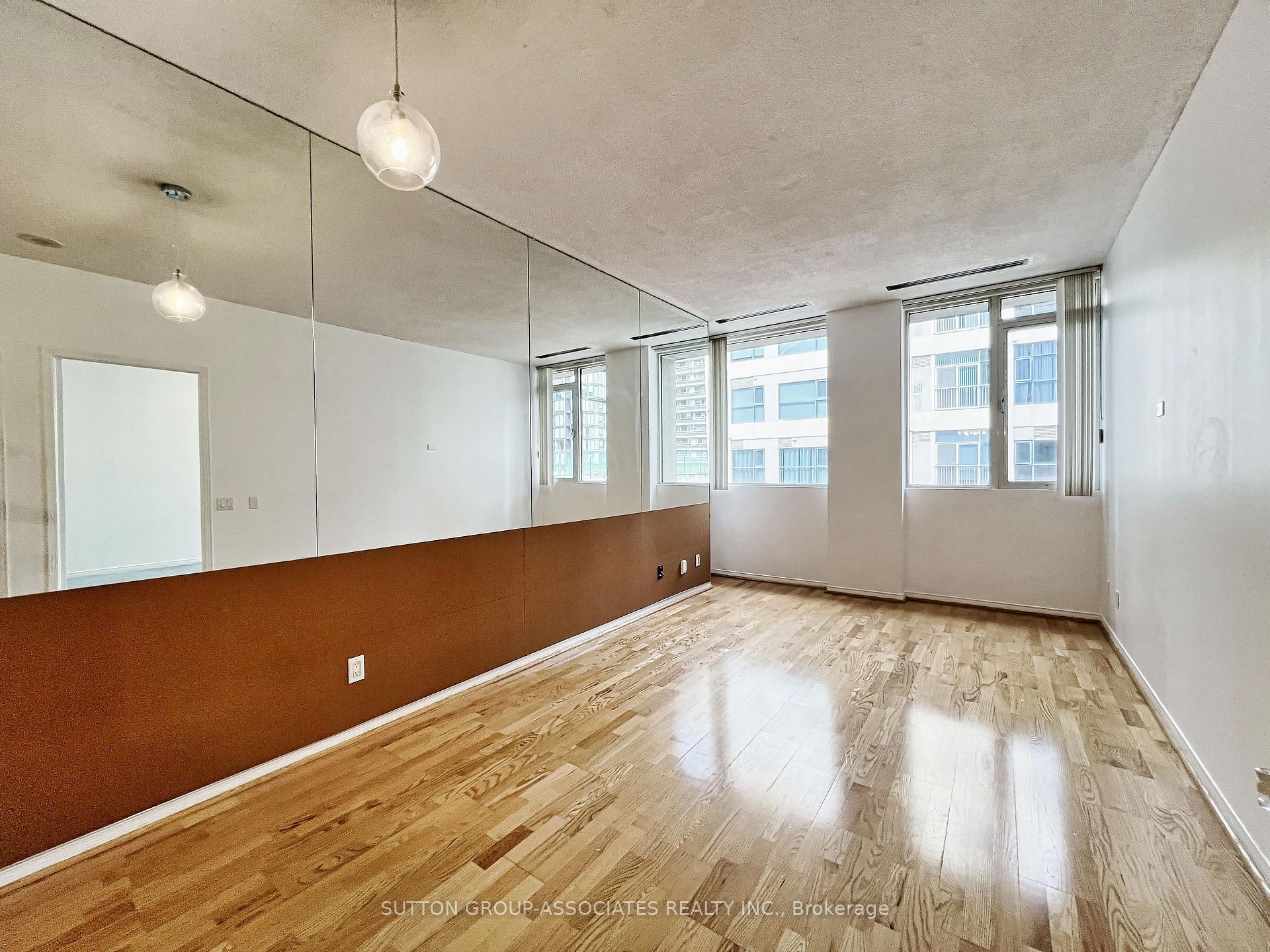 Photo 11 of Unit 406, 555 Yonge Street, Toronto, Church-Yonge Corridor — HOMEH