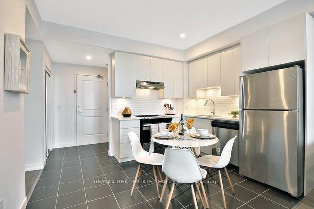 Photo 10 of Unit 318, 2490 Old Bronte Road, Oakville, Westmount — HOMEH