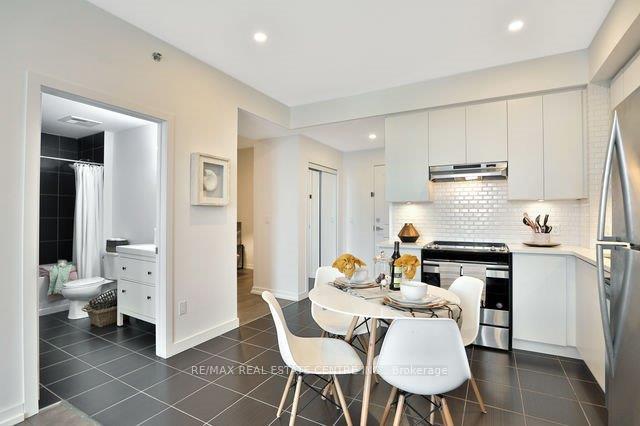 Photo 11 of Unit 318, 2490 Old Bronte Road, Oakville, Westmount — HOMEH