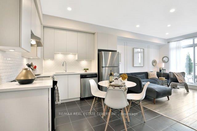 Photo 12 of Unit 318, 2490 Old Bronte Road, Oakville, Westmount — HOMEH