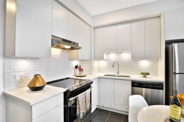 Photo 13 of Unit 318, 2490 Old Bronte Road, Oakville, Westmount — HOMEH