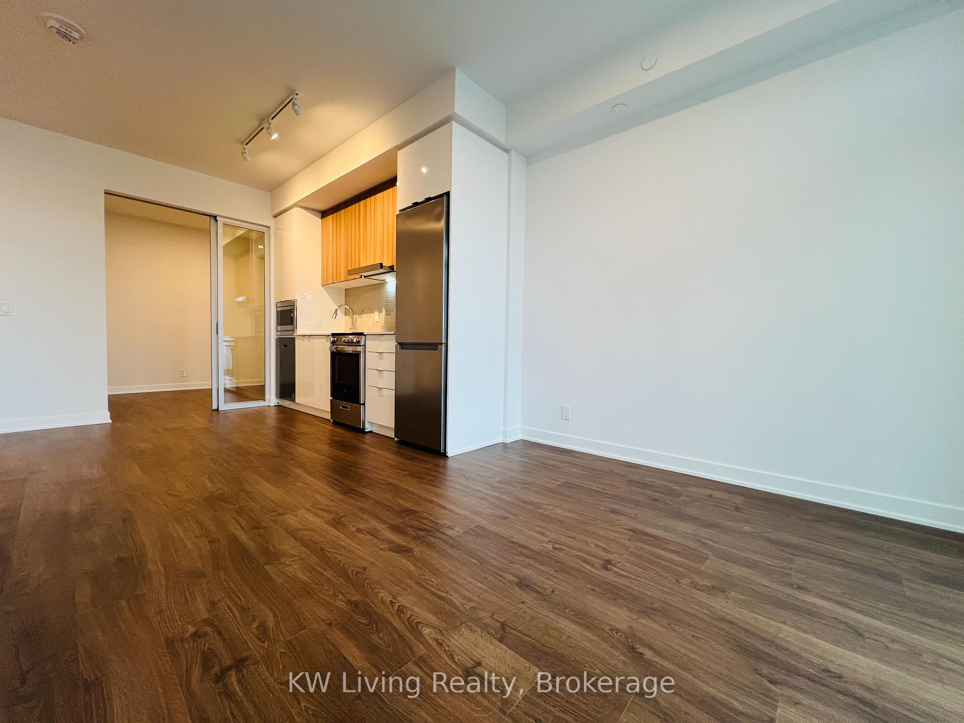 Photo 2 of Unit B1010, 50 Upper Mall Way, Vaughan, Brownridge — HOMEH