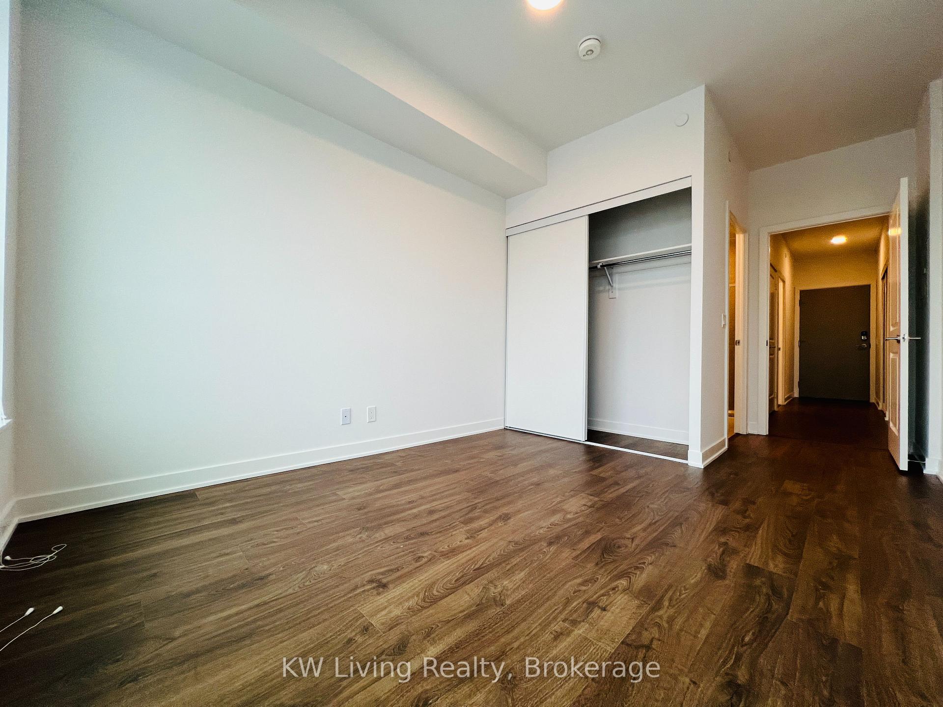Photo 4 of Unit B1010, 50 Upper Mall Way, Vaughan, Brownridge — HOMEH