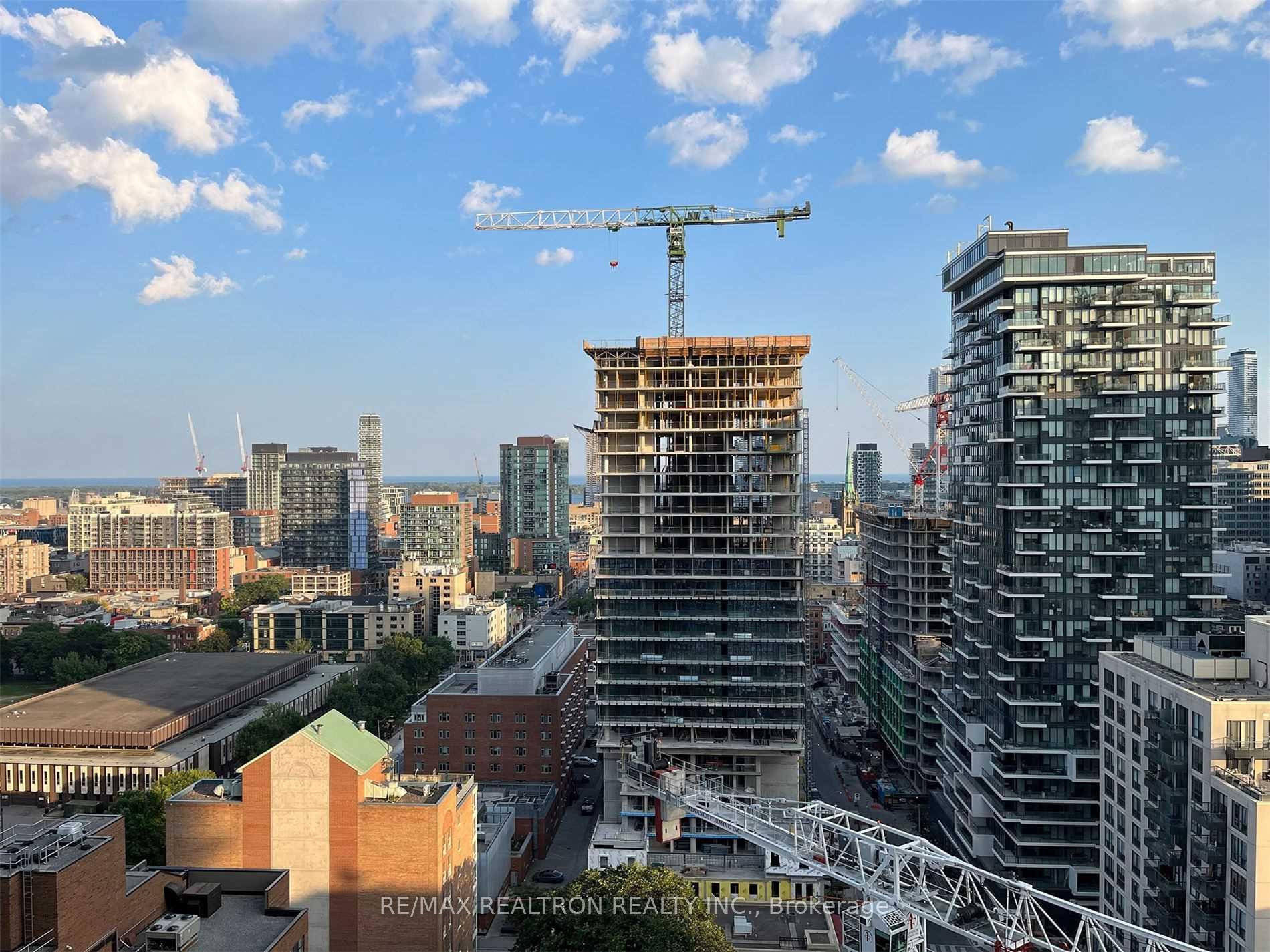 Photo 5 of Unit 2102, 77 Mutual Street, Toronto, Church-Yonge Corridor — HOMEH