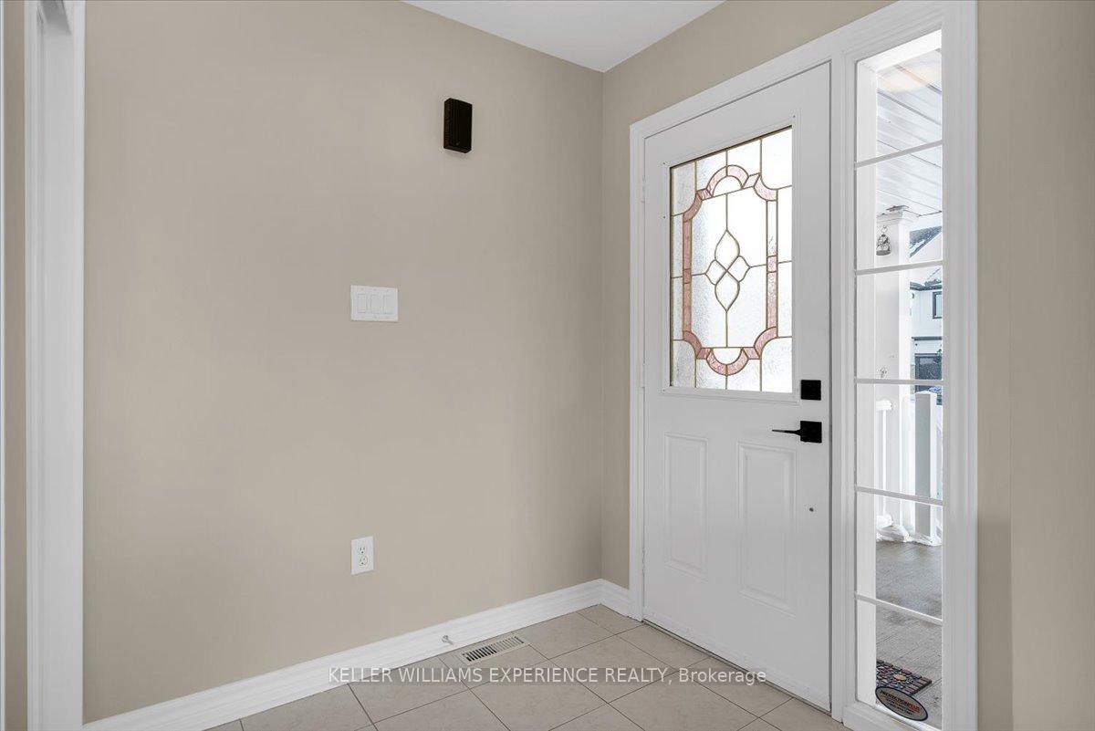 Photo 3 of 4 Maple Crown Terrace, Barrie, Innis-Shore — HOMEH