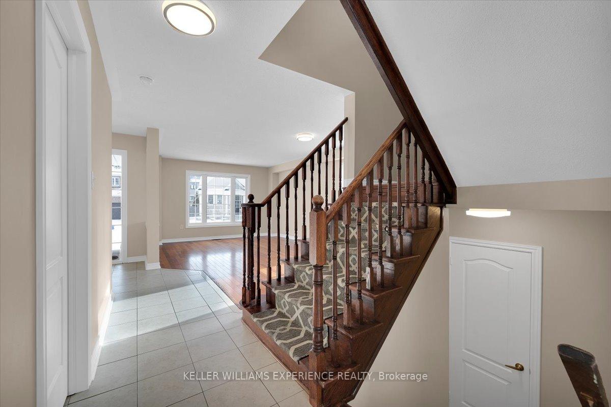 Photo 6 of 4 Maple Crown Terrace, Barrie, Innis-Shore — HOMEH