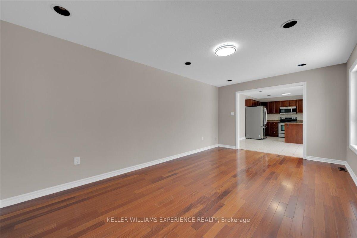 Photo 11 of 4 Maple Crown Terrace, Barrie, Innis-Shore — HOMEH