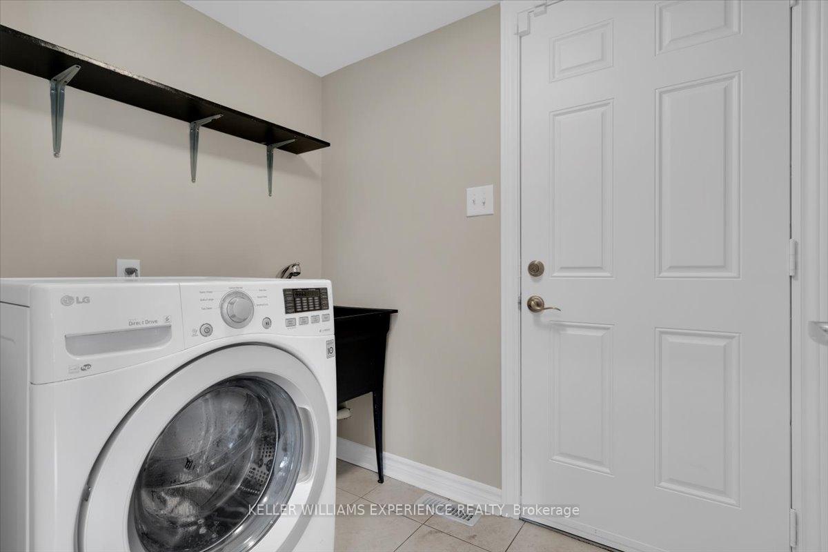 Photo 12 of 4 Maple Crown Terrace, Barrie, Innis-Shore — HOMEH