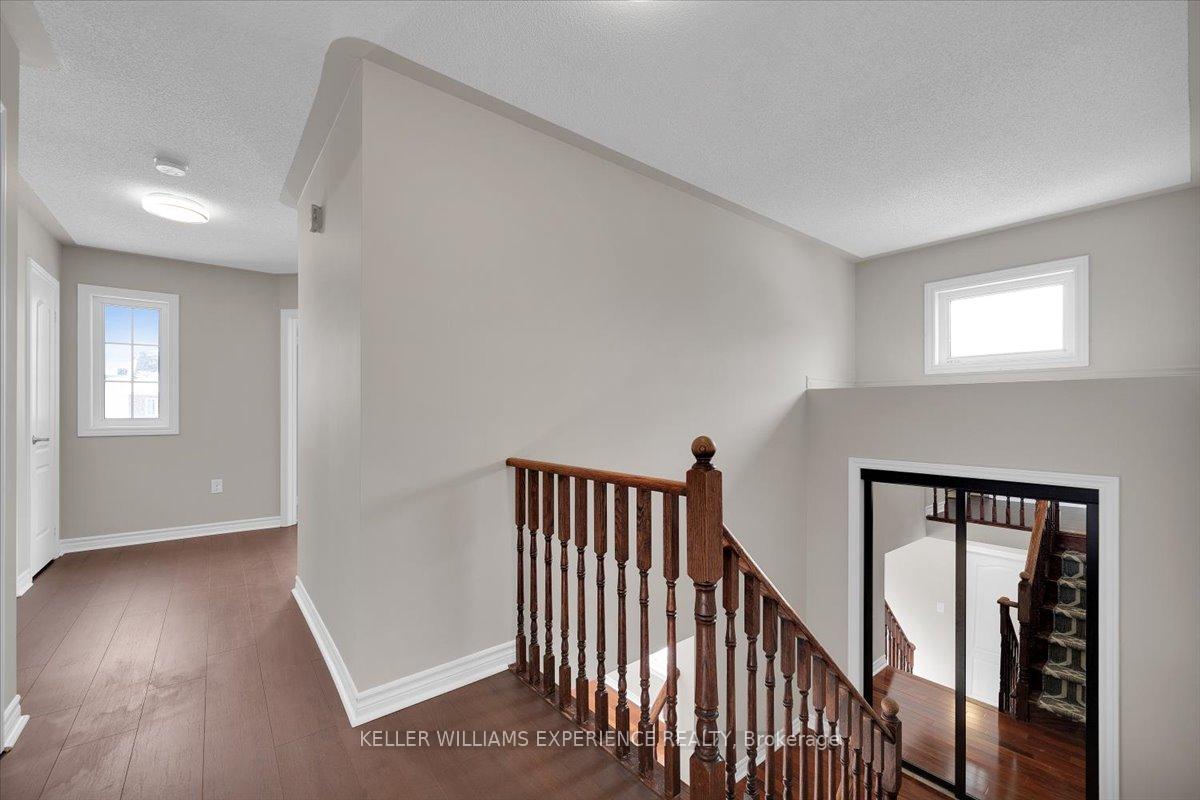 Photo 14 of 4 Maple Crown Terrace, Barrie, Innis-Shore — HOMEH