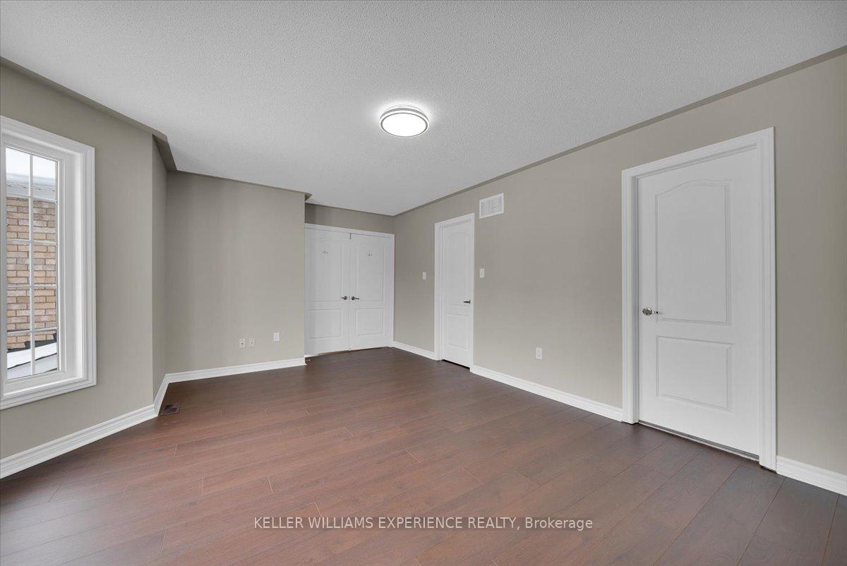 Photo 16 of 4 Maple Crown Terrace, Barrie, Innis-Shore — HOMEH