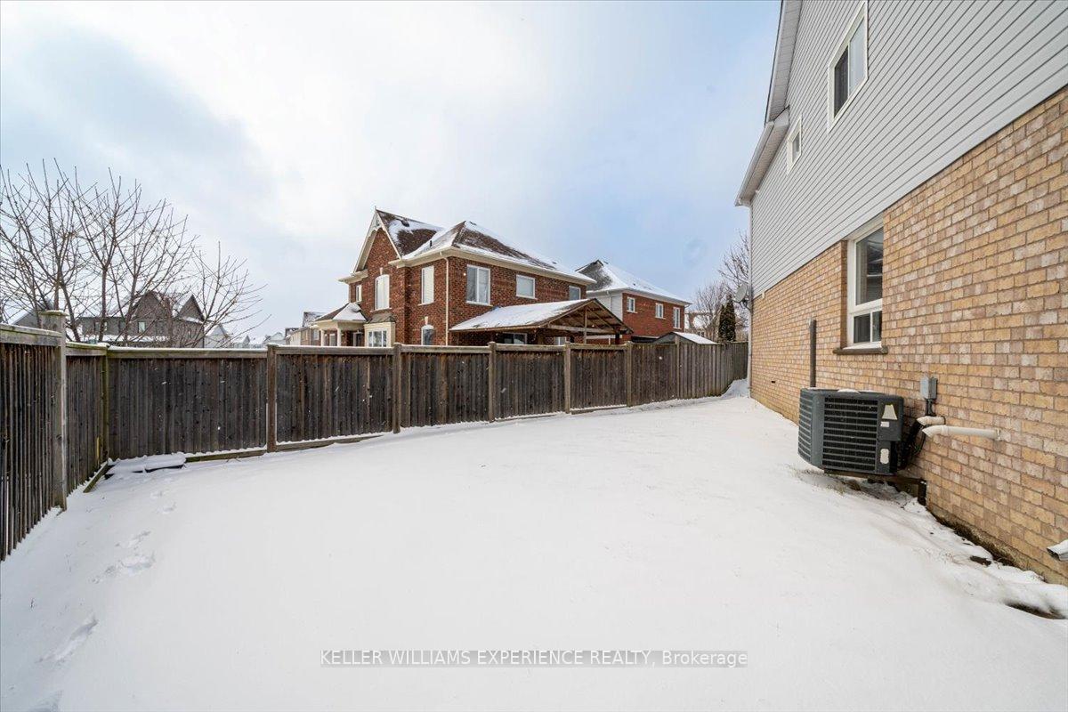 Photo 32 of 4 Maple Crown Terrace, Barrie, Innis-Shore — HOMEH