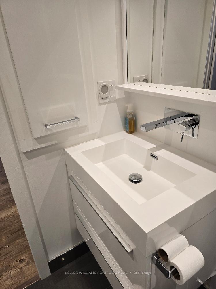 Photo 4 of Unit 2104, 30 Gloucester Street, Toronto, Church-Yonge Corridor — HOMEH