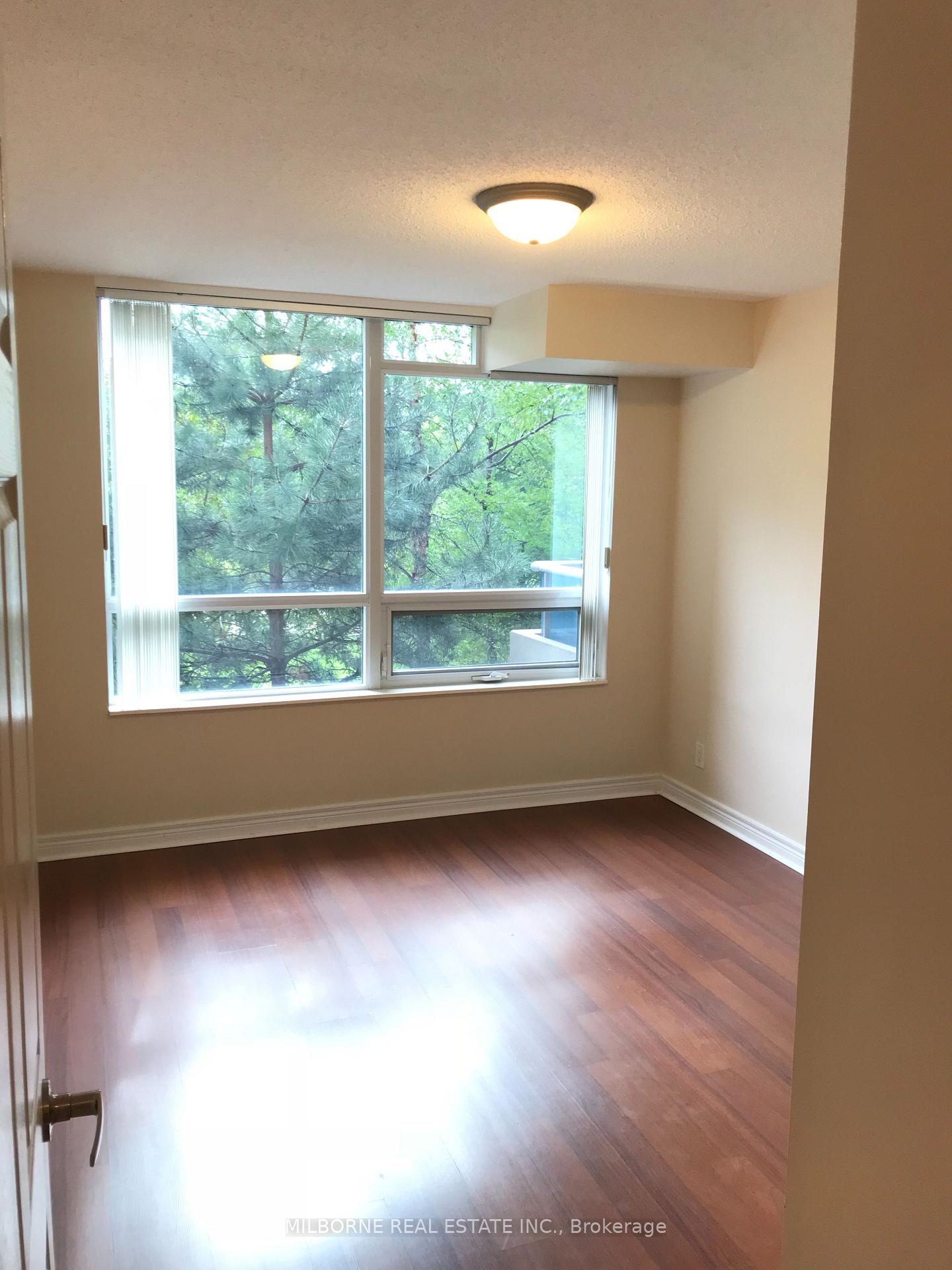Photo 2 of Unit 207, 33 Cox Boulevard, Markham, Unionville — HOMEH