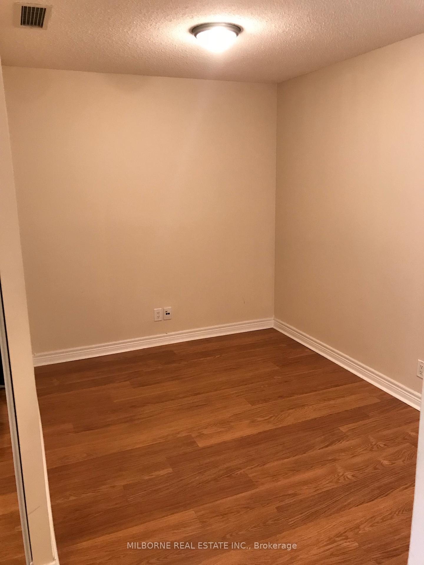 Photo 5 of Unit 207, 33 Cox Boulevard, Markham, Unionville — HOMEH