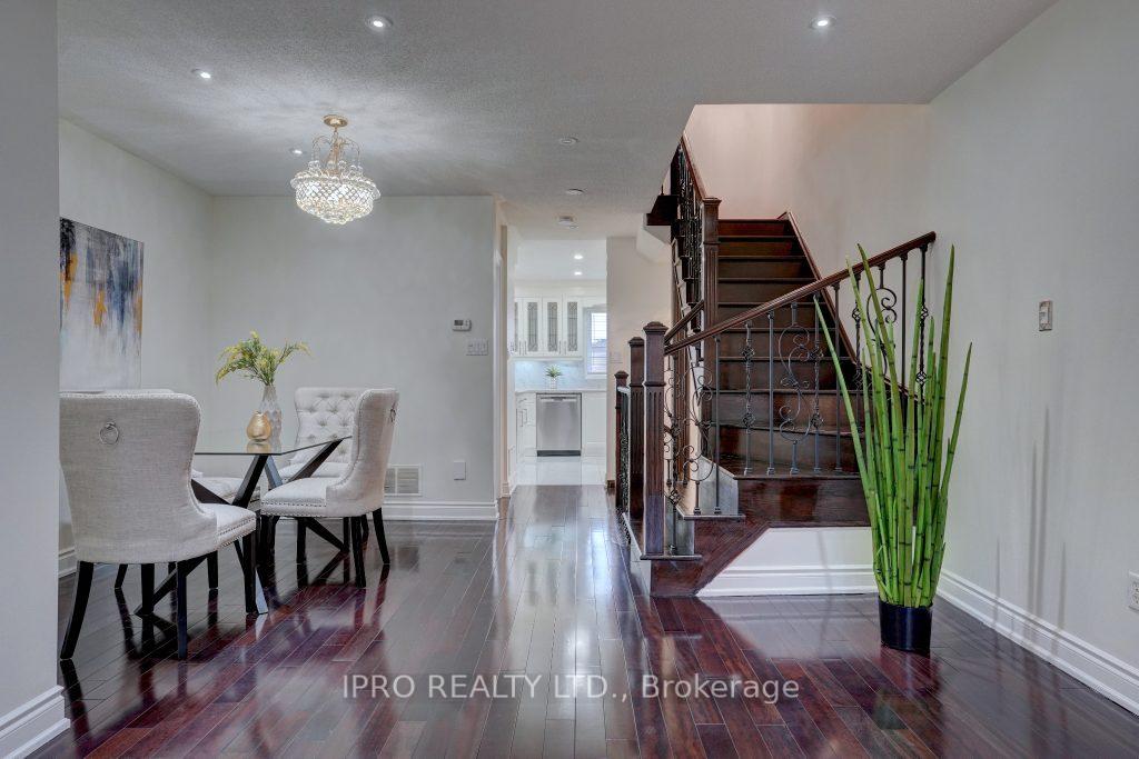 Photo 4 of Unit 47, 16B Leaside Park Drive, Toronto, Thorncliffe Park — HOMEH