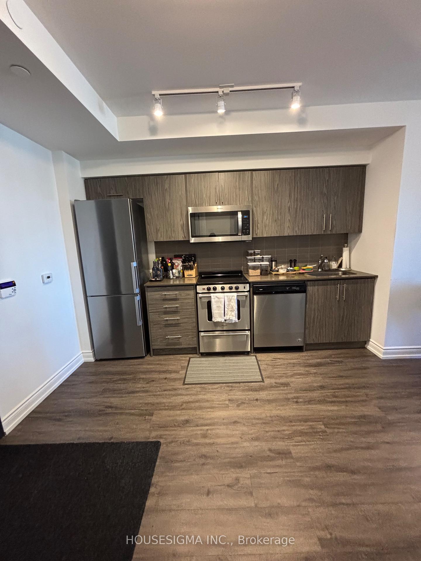 Front of Unit 202, 1700 Avenue Road