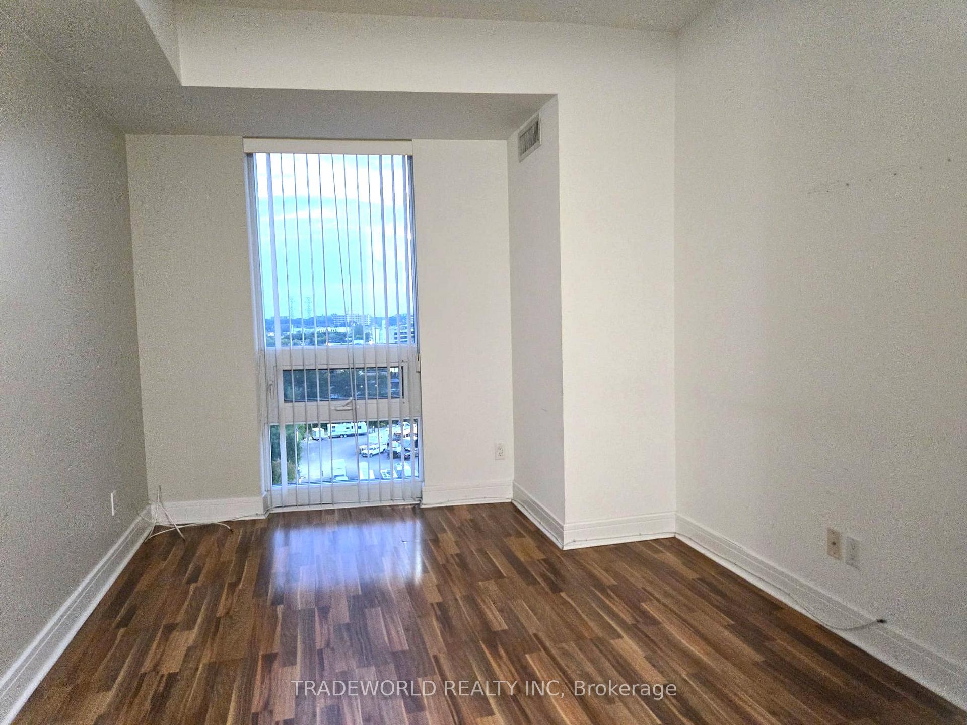 Photo 5 of Unit 1016, 35 Brian Peck Crescent, Toronto, Thorncliffe Park — HOMEH