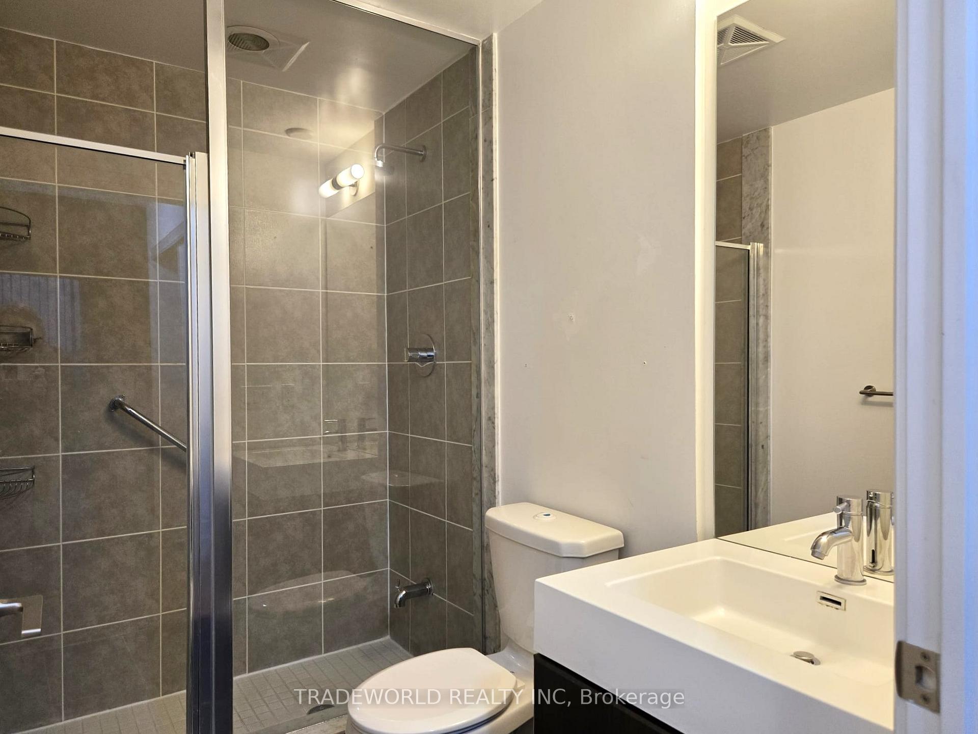 Photo 8 of Unit 1016, 35 Brian Peck Crescent, Toronto, Thorncliffe Park — HOMEH